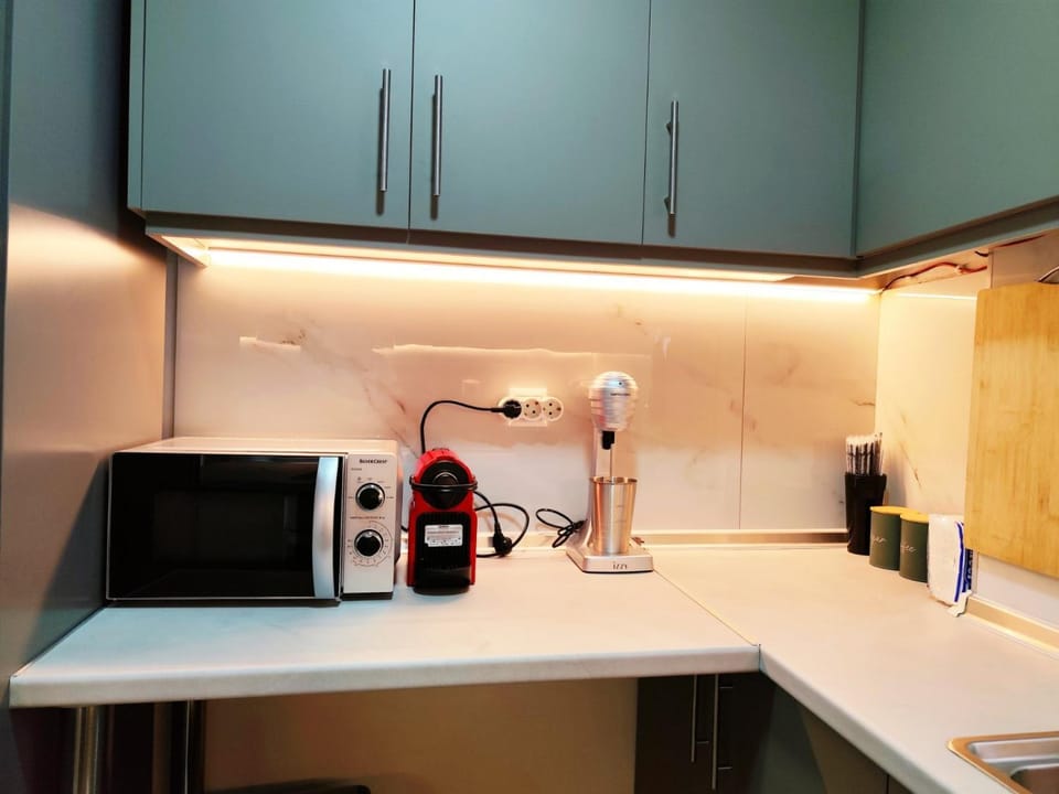 Coffee/tea facilities, microwave, kitchen