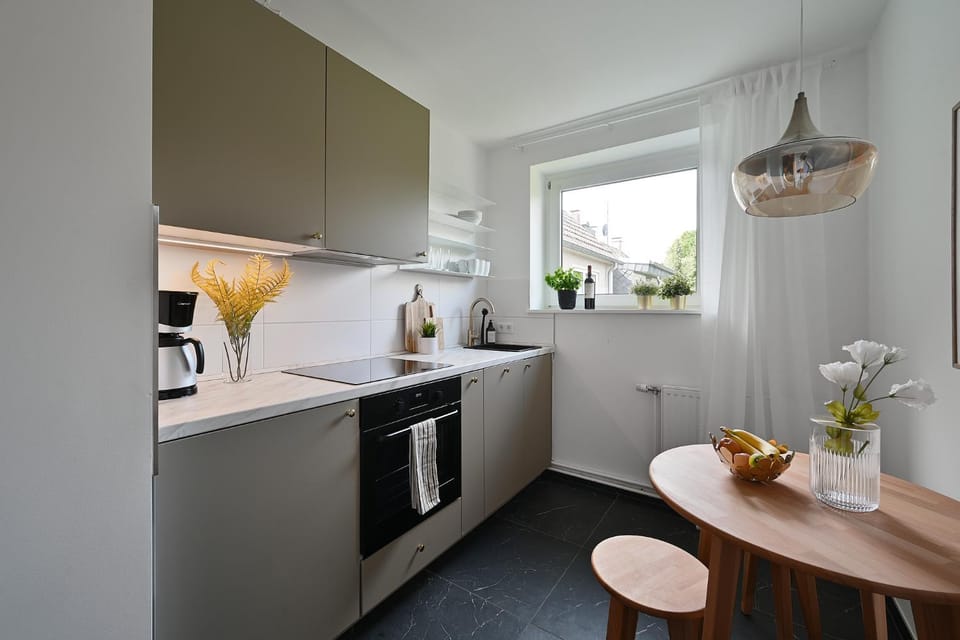 Coffee/tea facilities, Kitchen or kitchenette, Dining area, dishwasher, oven, stove, toaster