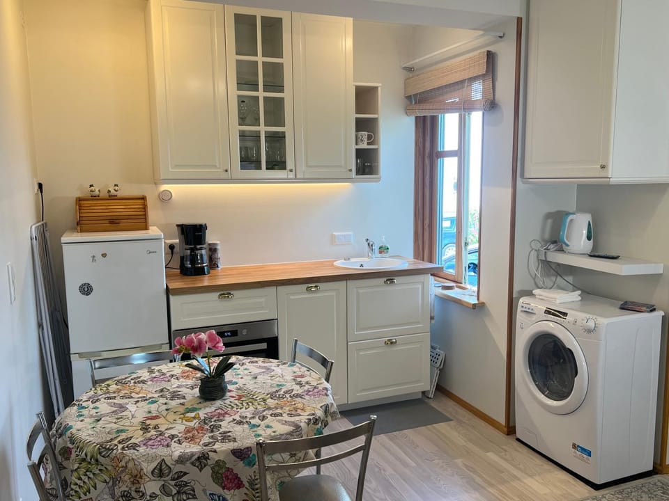 Coffee/tea facilities, Kitchen or kitchenette, dishwasher, washing machine