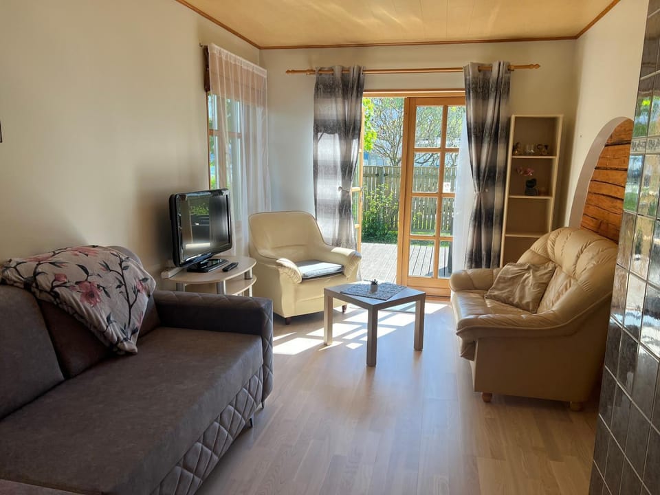 Communal lounge/ TV room, Living room, Seating area