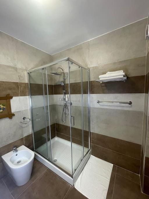 Shower, Bathroom, towels