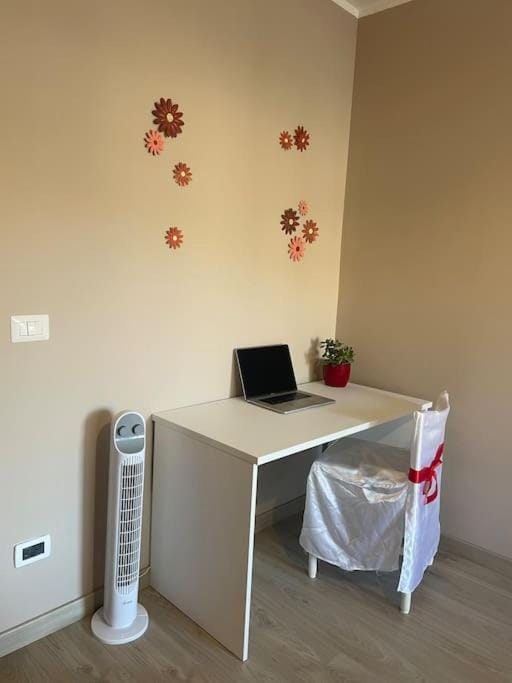 Seating area, Bedroom, furniture