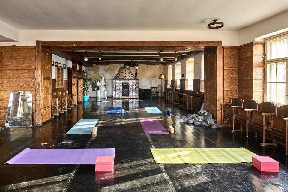 Communal lounge/ TV room