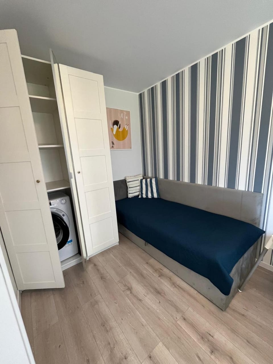 Bed, Photo of the whole room, Bedroom, wardrobe