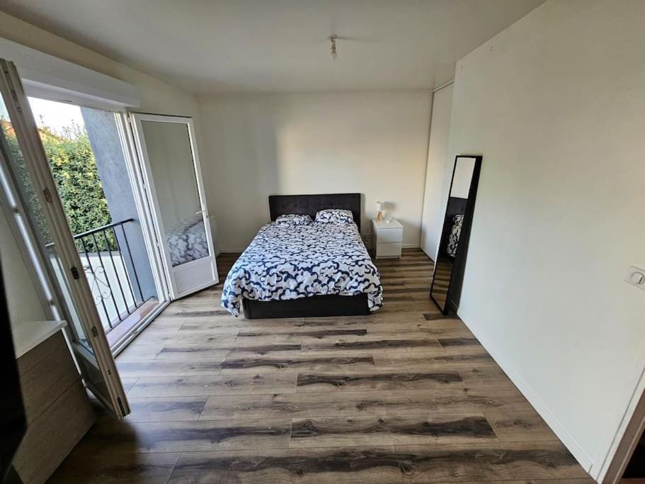 Maison moderne proche paris avec jardin, terrasse, et bien desservie Apartment in Aubervilliers