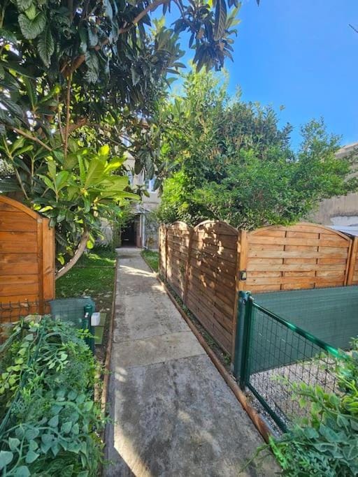 Maison moderne proche paris avec jardin, terrasse, et bien desservie Apartment in Aubervilliers