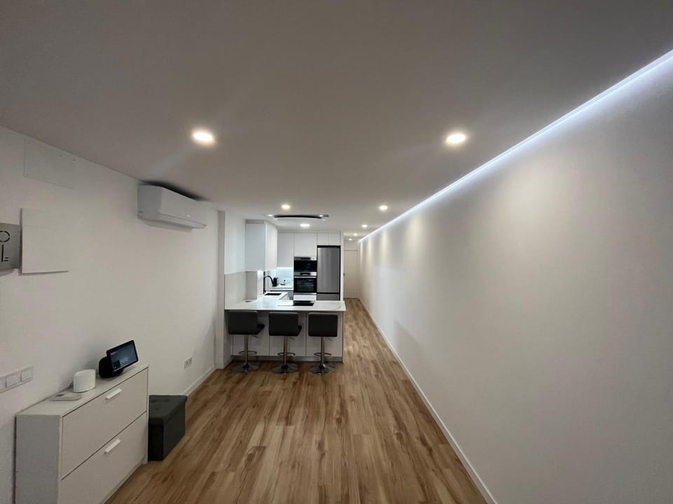 Kitchen or kitchenette, air conditioner