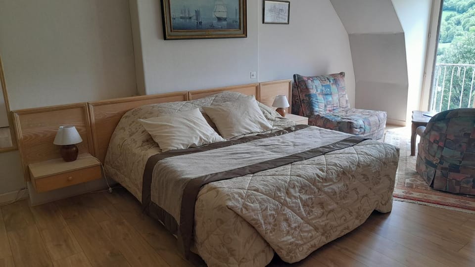 Chambre d'hôte dans le Cantal vallée de la Maronne Bed and Breakfast in Auvergne-Rhône-Alpes