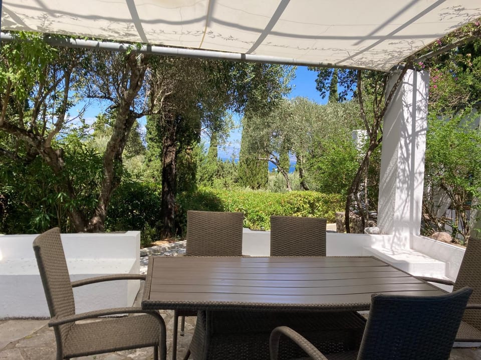 Dining area, Garden view, Sea view