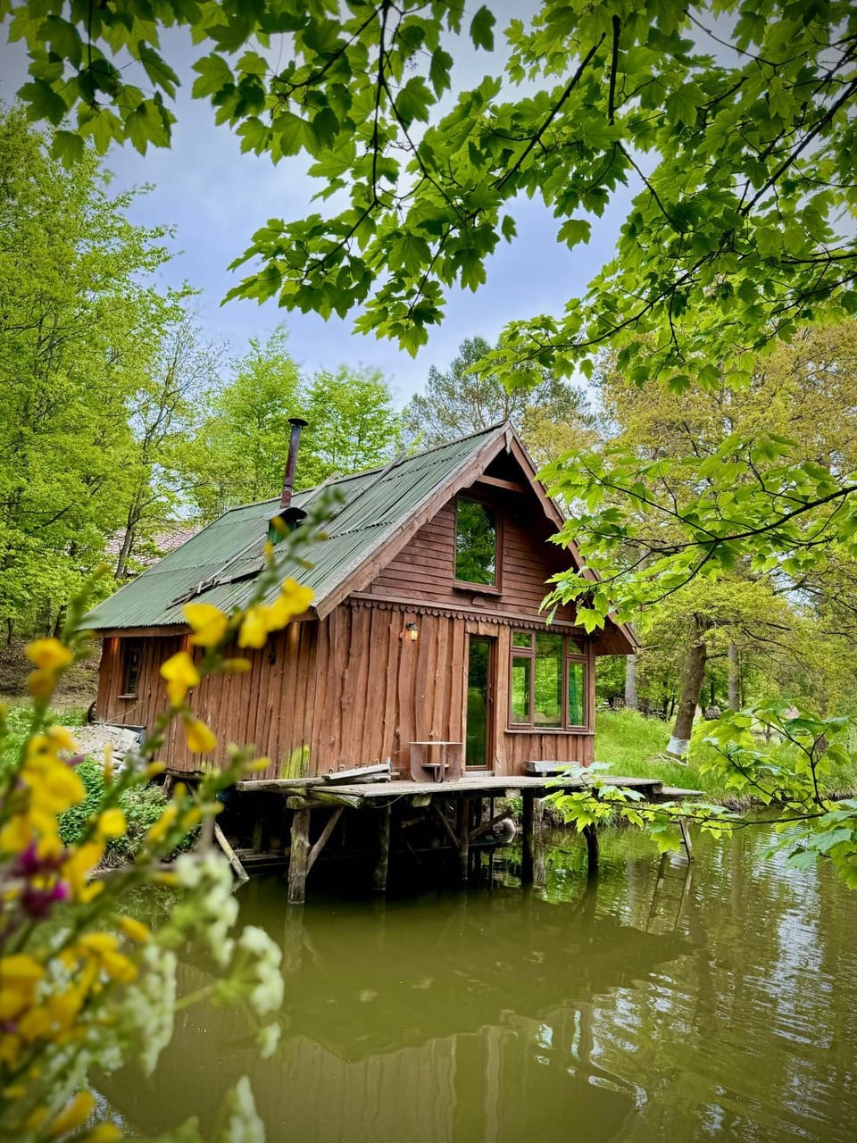 Property building, Balcony/Terrace, Lake view