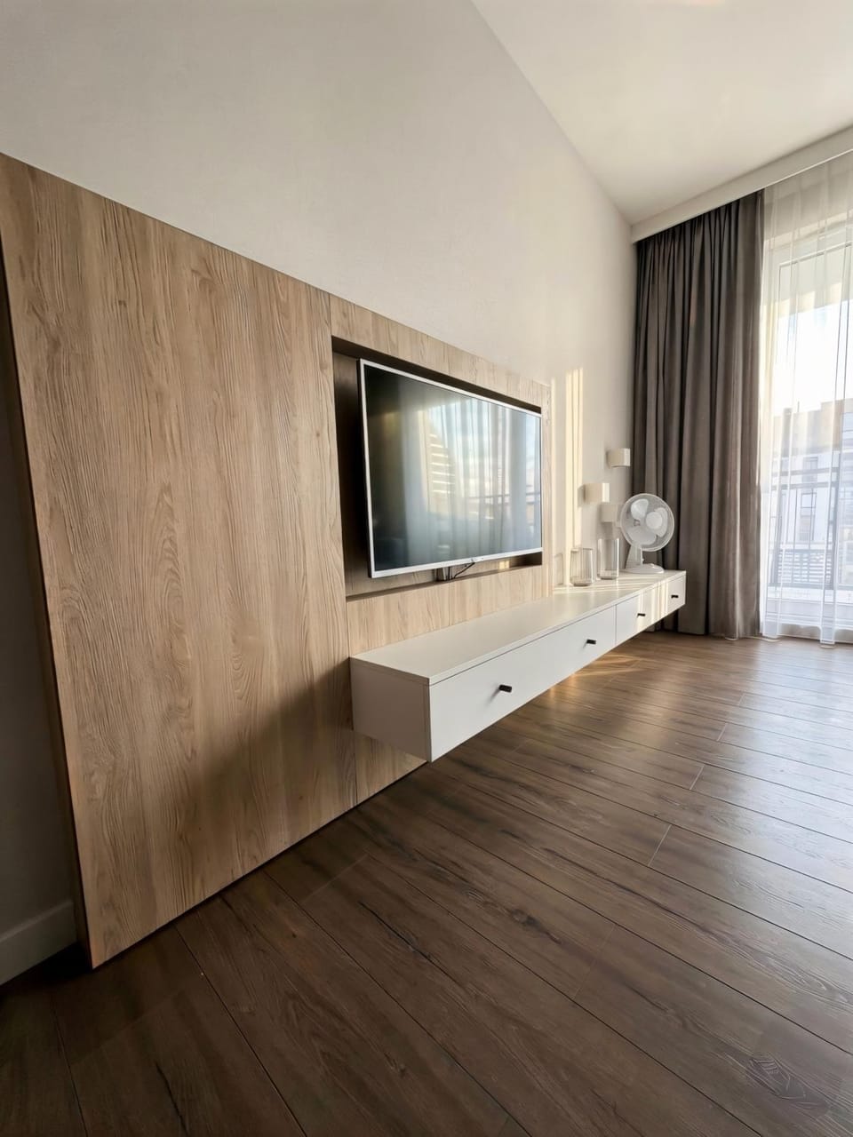 TV and multimedia, Photo of the whole room