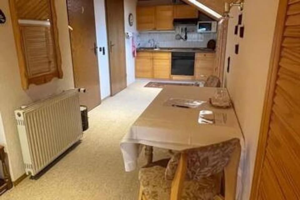 Kitchen or kitchenette, Dining area, internet, oven, pet friendly, stove, toaster