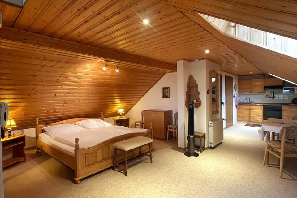 Bed, Kitchen or kitchenette, Photo of the whole room, Bedroom