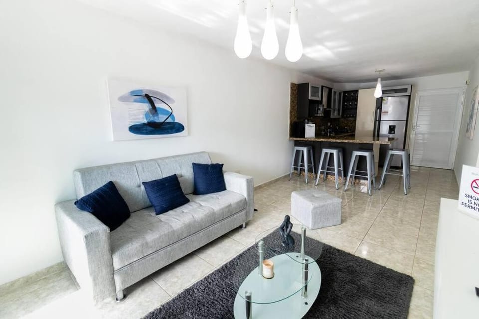 Location,Stunning Views,Pool, Fast WiFi& Cozy Apt Apartment in Venezuela