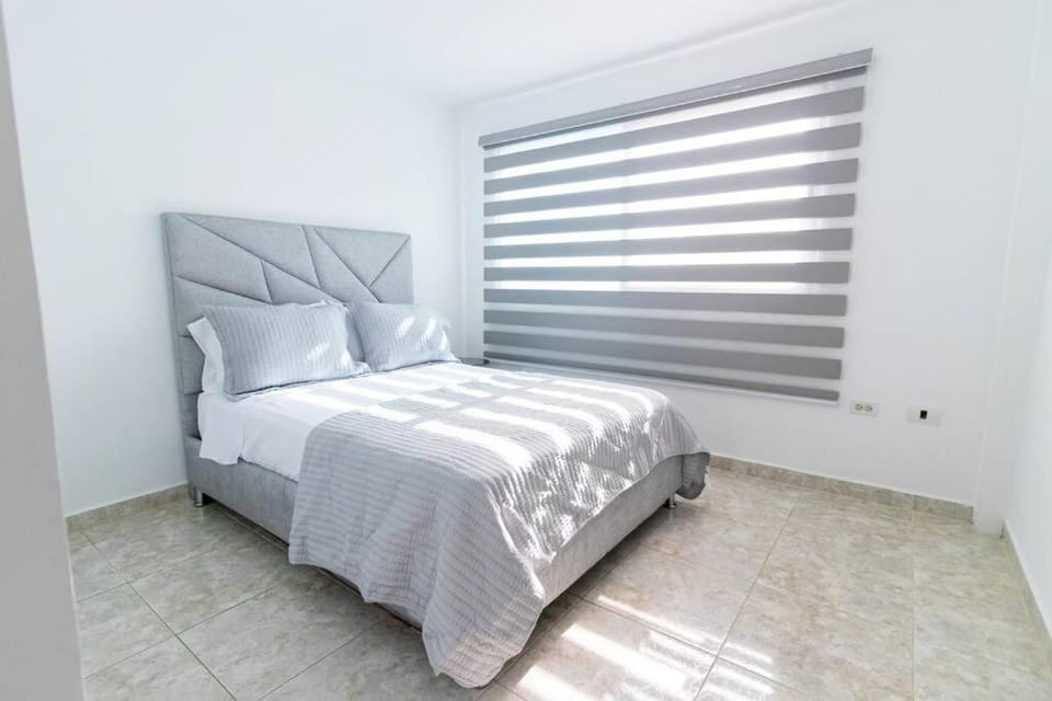 Location,Stunning Views,Pool, Fast WiFi& Cozy Apt Apartment in Venezuela
