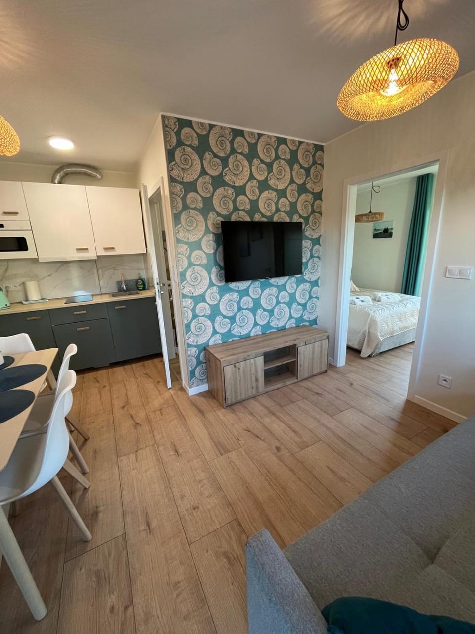 Communal lounge/ TV room, Bed, TV and multimedia, Kitchen or kitchenette, Living room, Photo of the whole room, Seating area, Dining area, Evening entertainment, Bedroom, oven