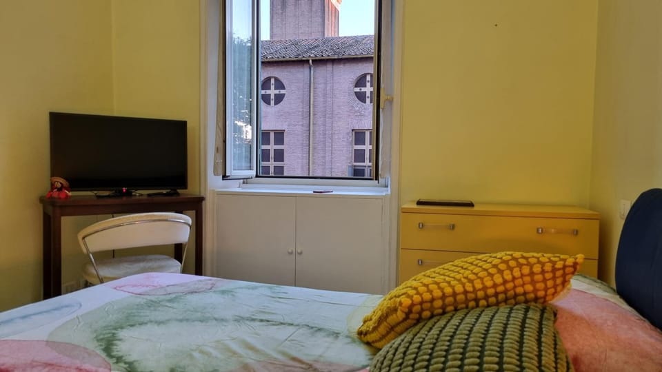 Bed, TV and multimedia, Bedroom, air conditioner