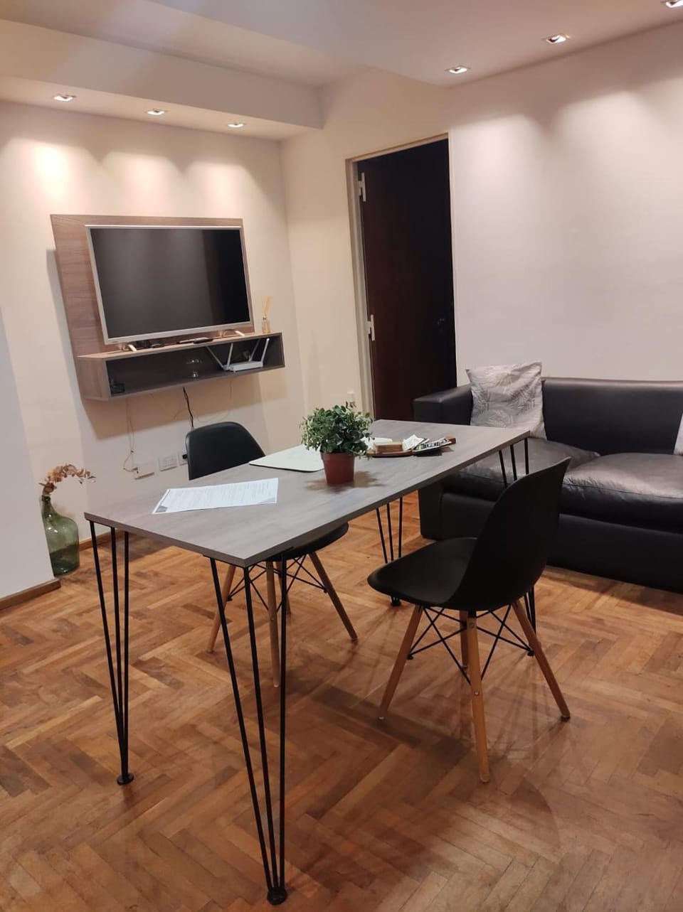 TV and multimedia, Living room, Seating area, Dining area