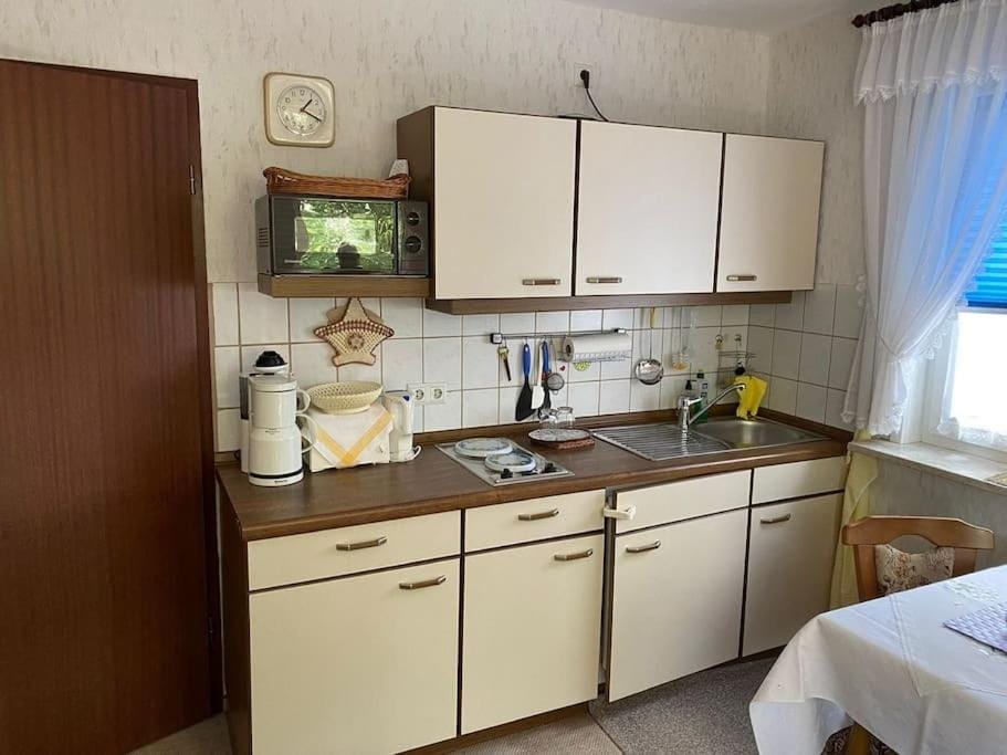Coffee/tea facilities, Kitchen or kitchenette, stove, toaster