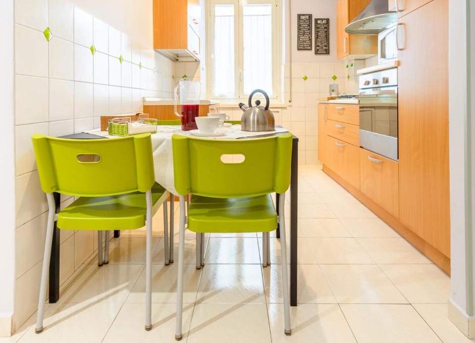 Dining area, Lunch, stove, stove