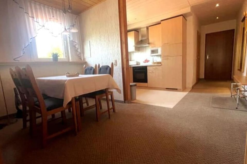 Kitchen or kitchenette, Seating area, Dining area