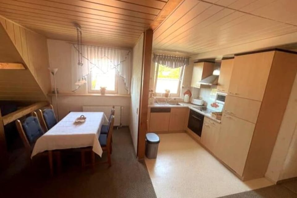 Kitchen or kitchenette, Dining area, pet friendly, stove