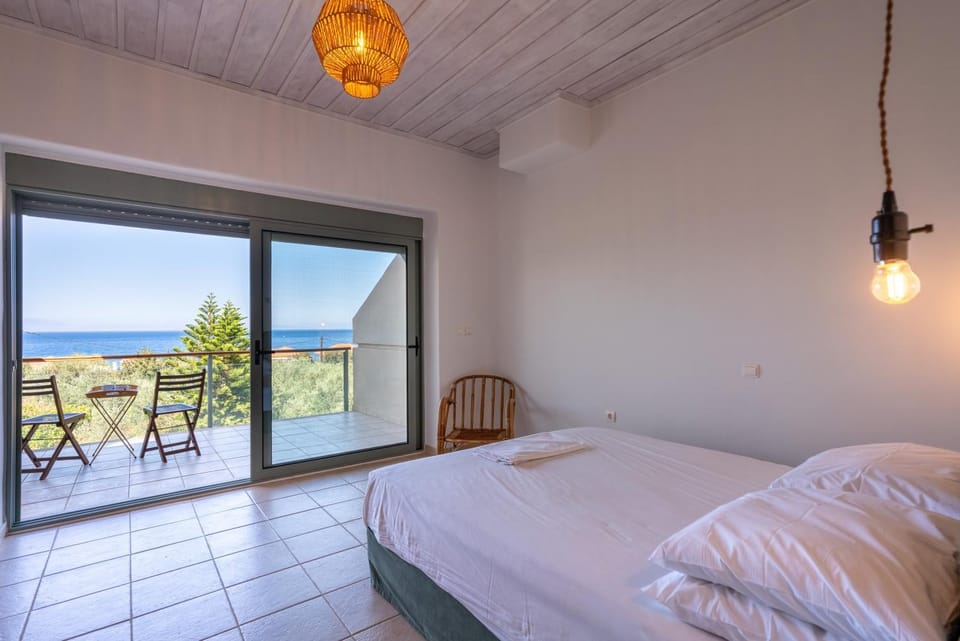 Bed, Natural landscape, View (from property/room), Balcony/Terrace, Bedroom, Sea view