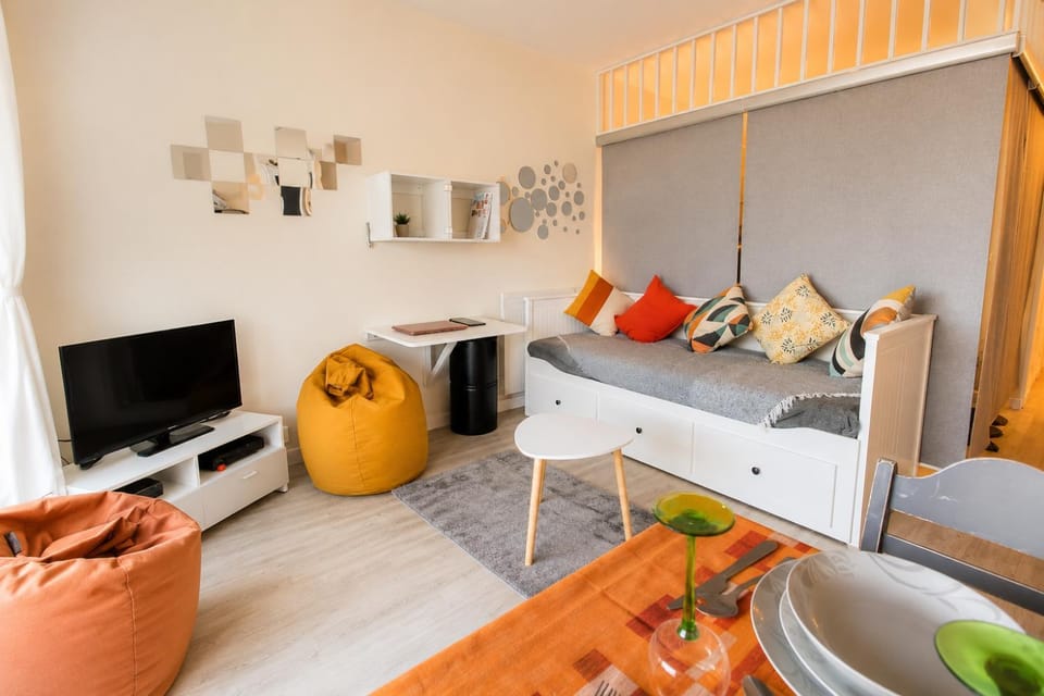 Studio tout confort, parking privé, terrasse et plage Apartment in Antibes