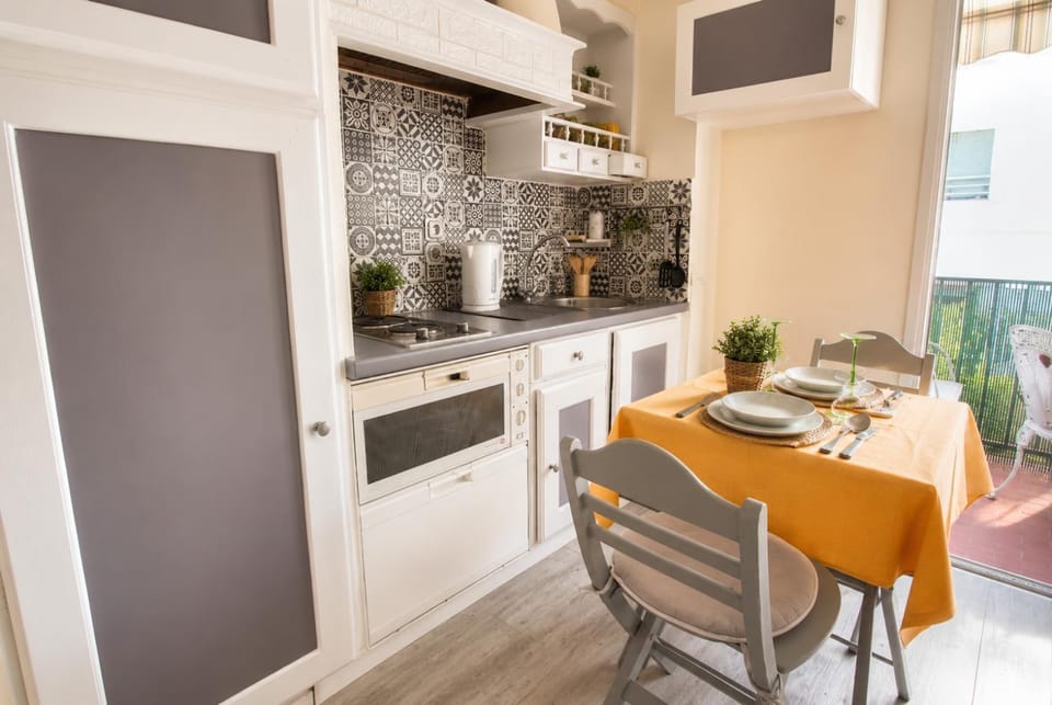 Studio tout confort, parking privé, terrasse et plage Apartment in Antibes
