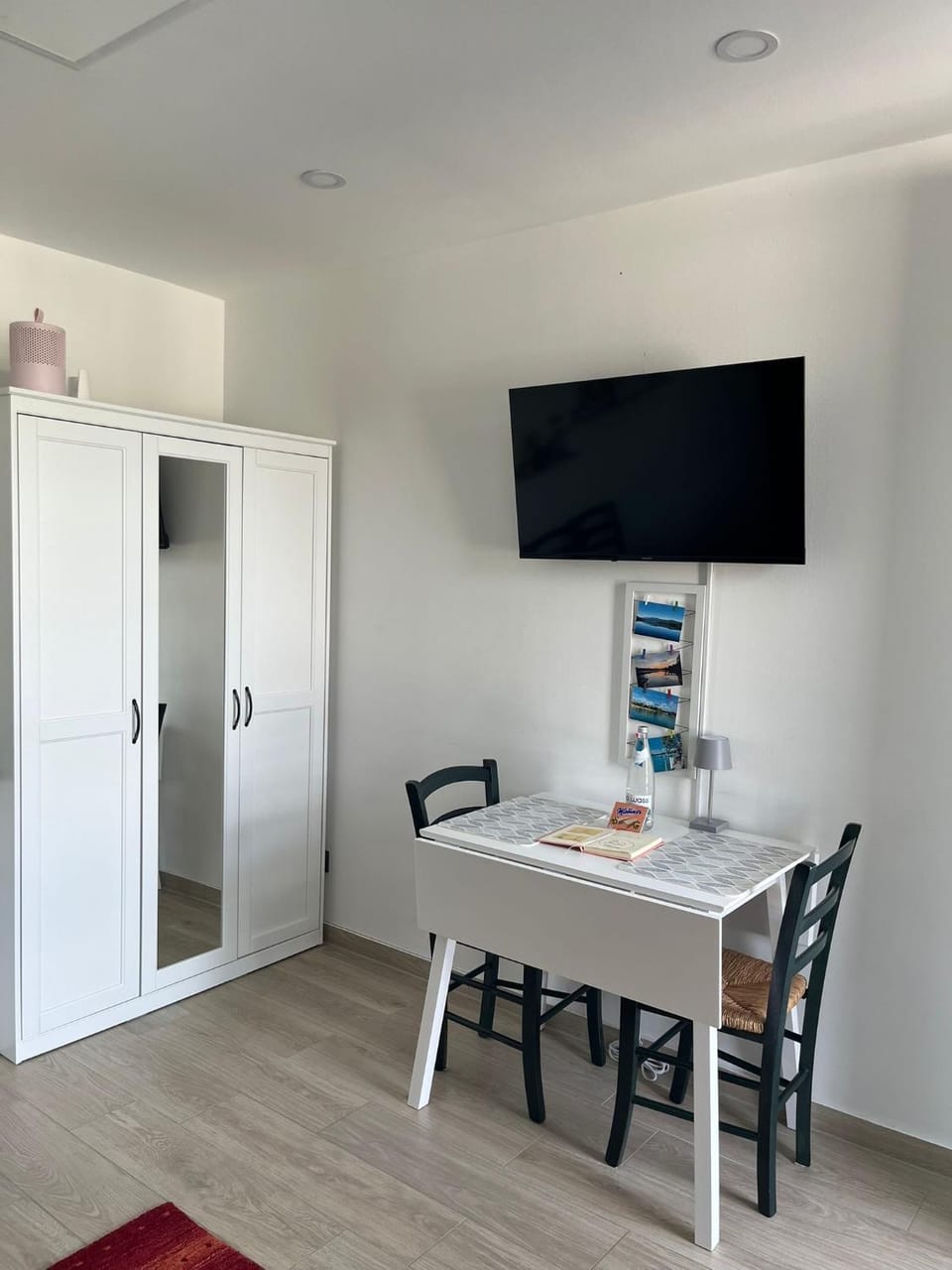 TV and multimedia, Dining area, wardrobe
