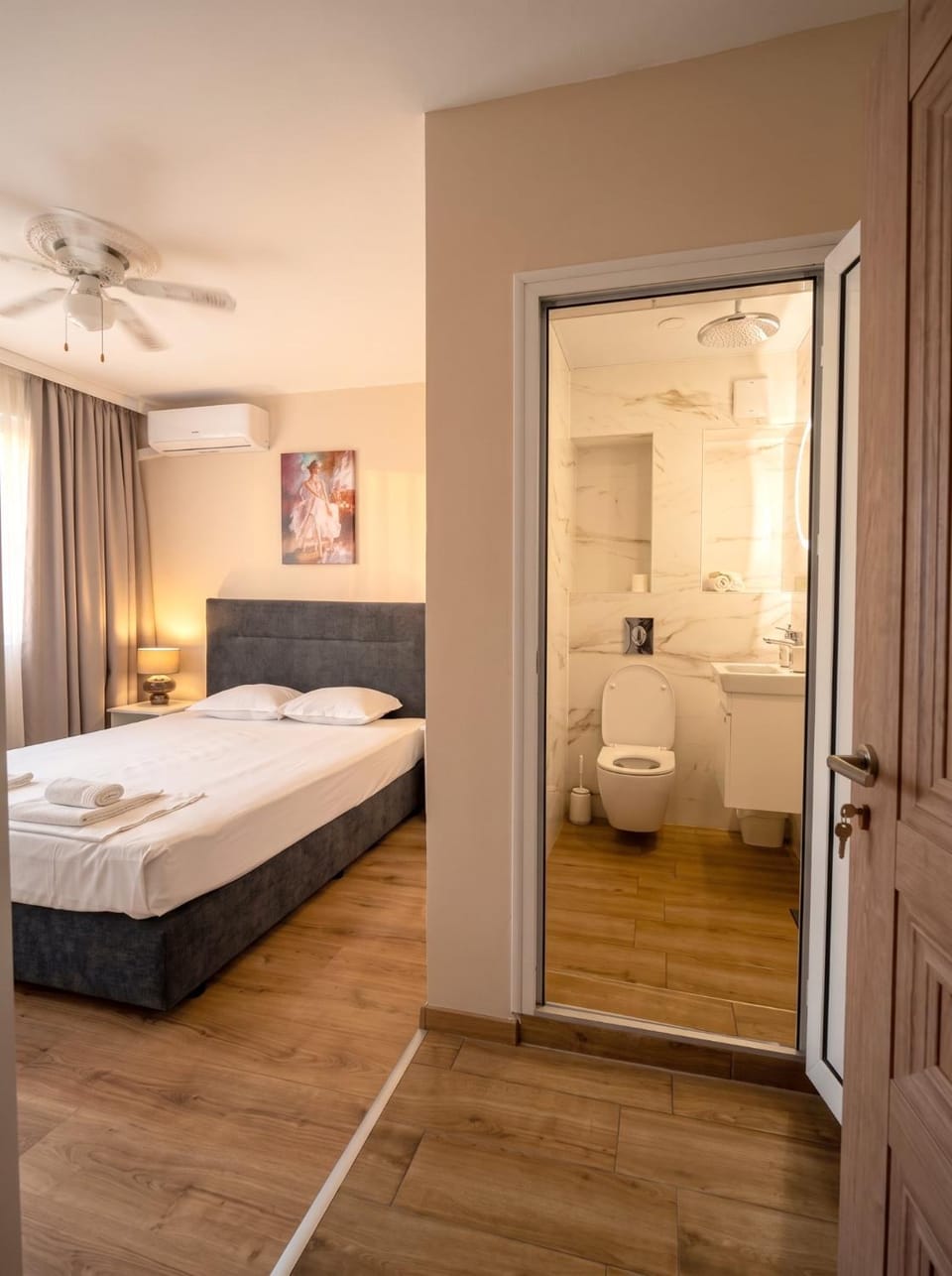 Toilet, Bed, Bathroom, Bedroom