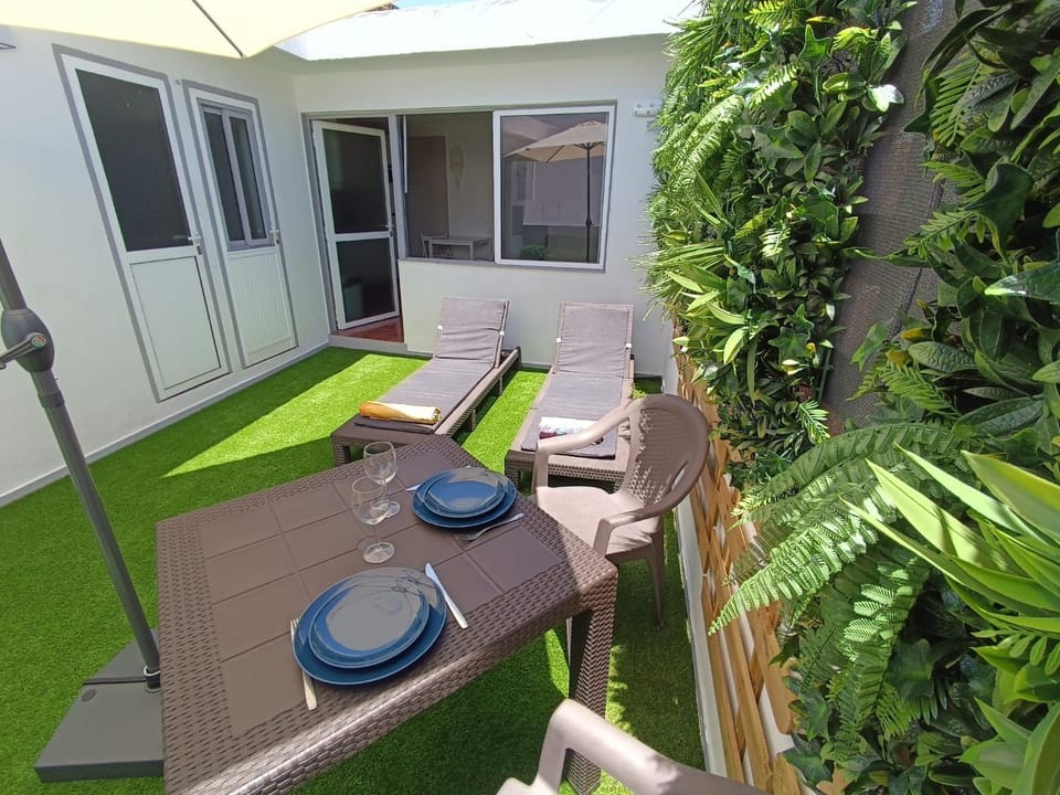 Patio, Solarium, Dining area