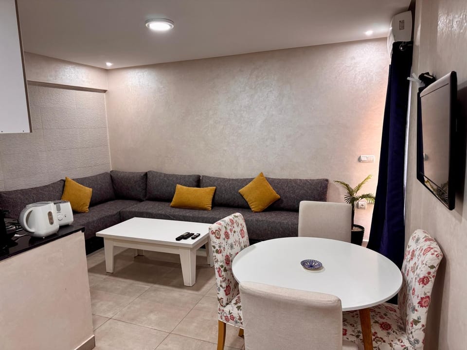C-Appartement de luxe plein centre de gueliz avec piscine parking wifi netflix Apartment in Marrakesh