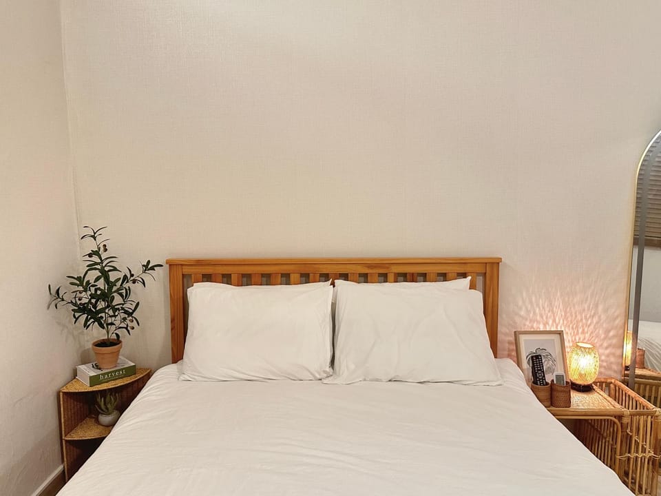 갓성비 암사역 도보 Yes24live 암사종합시장 한강공원 KSPO 2룸 2퀸 침대 Bed and Breakfast in Seoul
