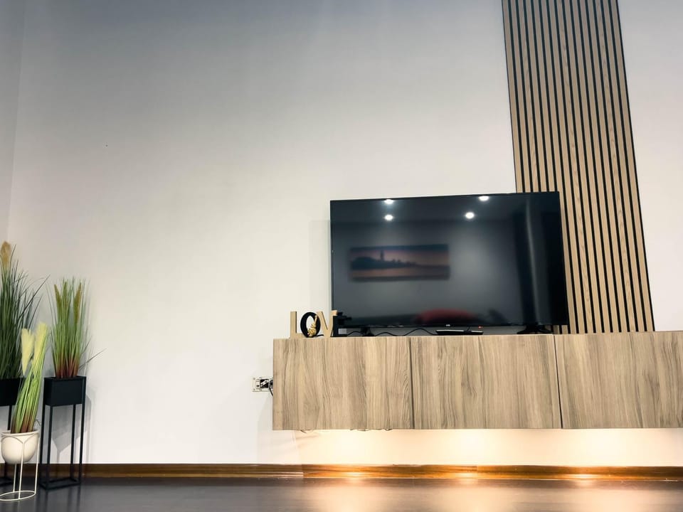 Communal lounge/ TV room, TV and multimedia
