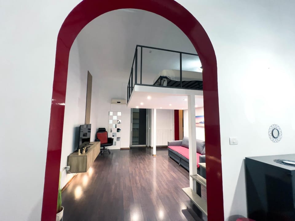 Bed, TV and multimedia, Living room, Photo of the whole room