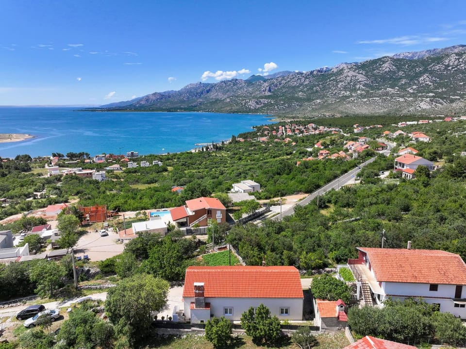 Day, Neighbourhood, Natural landscape, Bird's eye view, Mountain view, Sea view