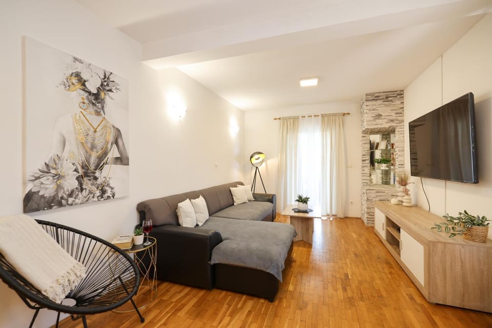 Communal lounge/ TV room, TV and multimedia, Living room, Photo of the whole room, Seating area