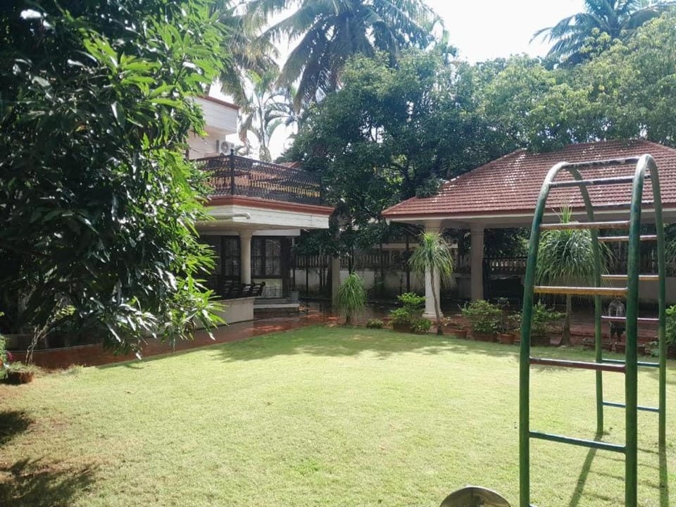 Property building, Day, Natural landscape, Garden, Garden, Garden view