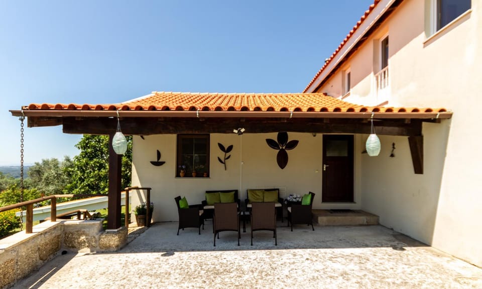 Property building, Patio, Balcony/Terrace