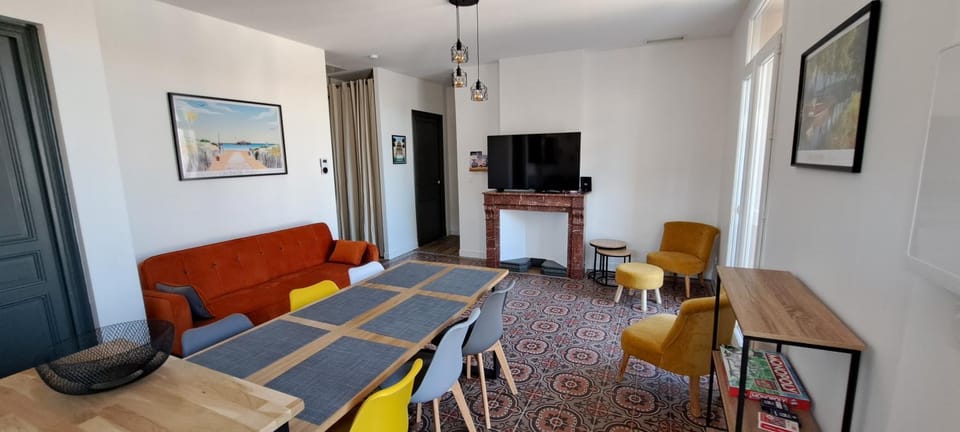 TV and multimedia, Living room, Dining area
