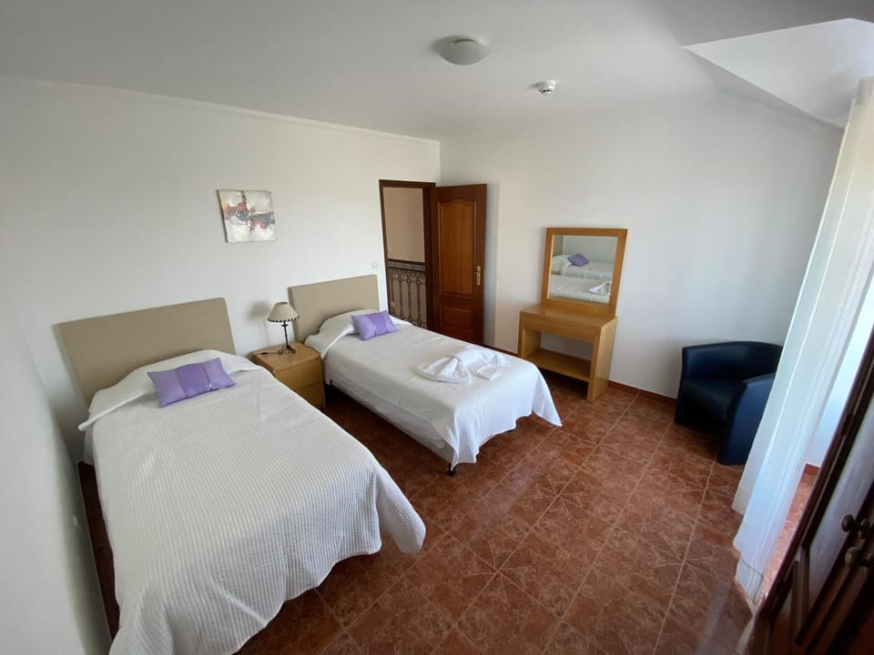 Bed, Bedroom, towels, wardrobe