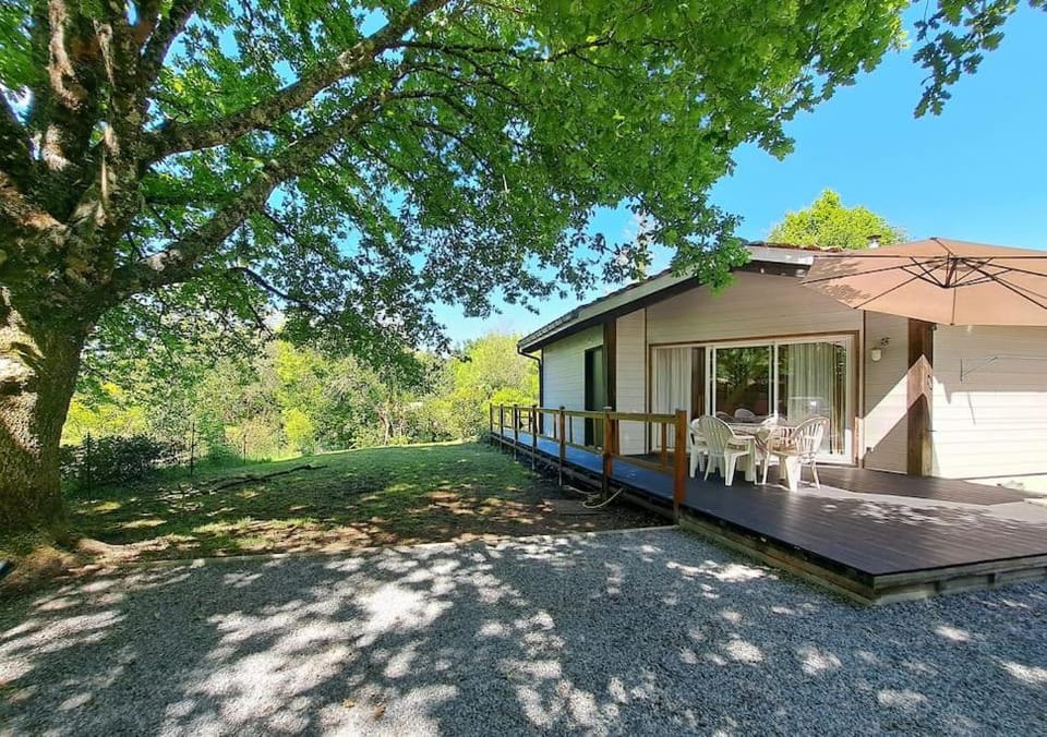 Property building, Natural landscape, Garden, Garden