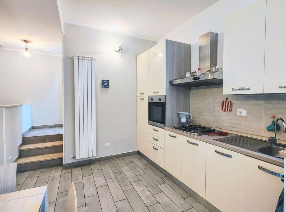 Kitchen or kitchenette, oven, pet friendly, stove