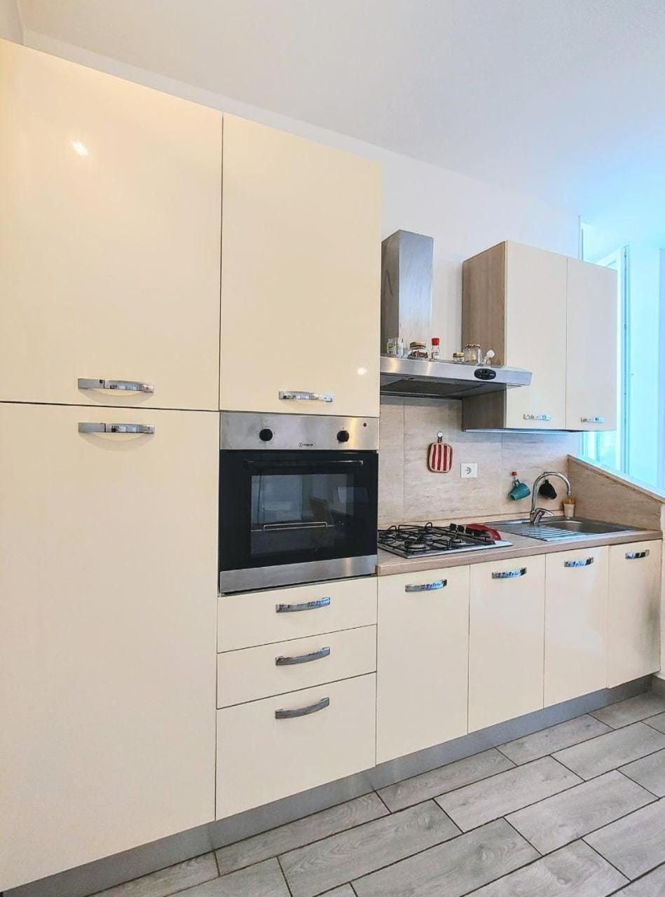 Kitchen or kitchenette, pet friendly, stove