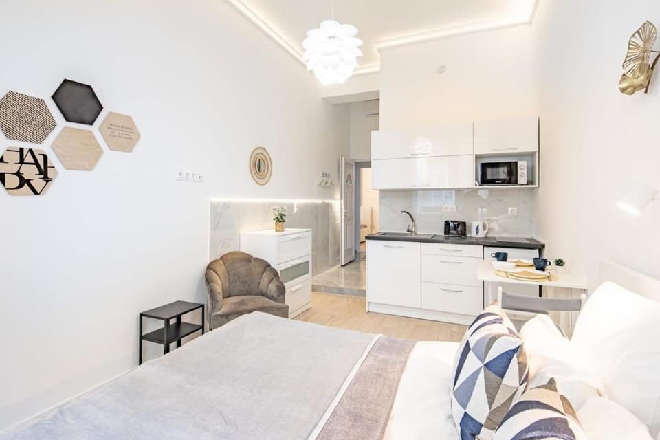 Ultra Central - NEW - Comfy Studio Apartment in Budapest