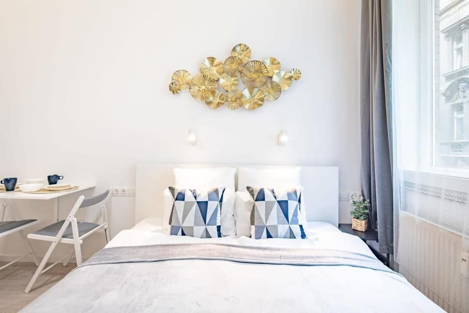 Ultra Central - NEW - Comfy Studio Apartment in Budapest