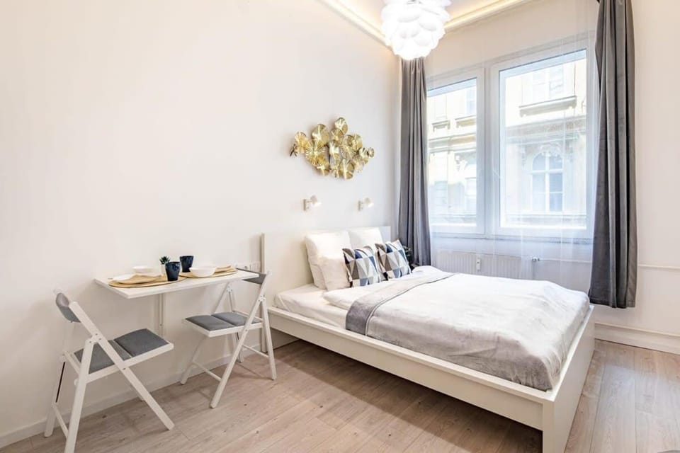 Ultra Central - NEW - Comfy Studio Apartment in Budapest