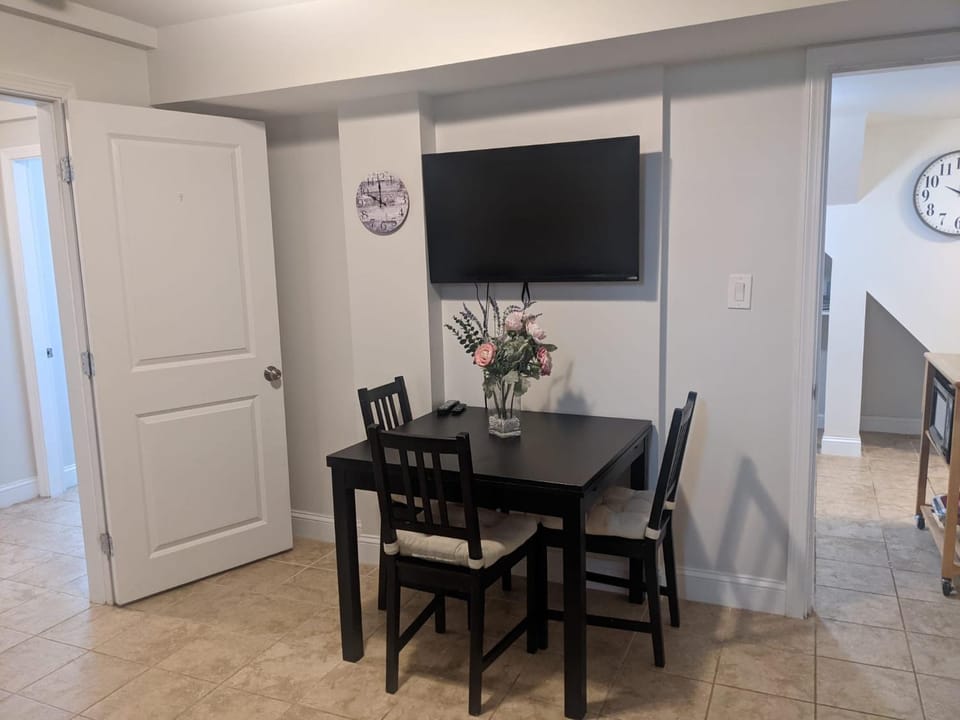 Communal lounge/ TV room, TV and multimedia, Living room, Dining area, Evening entertainment