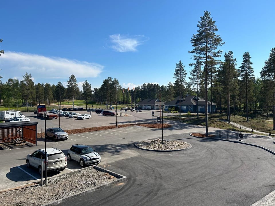 Neighbourhood, Location, Parking